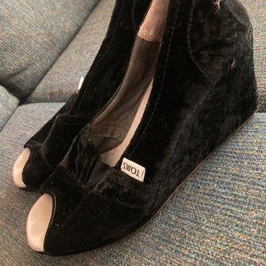 TOM'S W9 peep toe velvet wedge heels! CUTE!!!